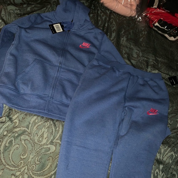 womens pink nike sweatsuit